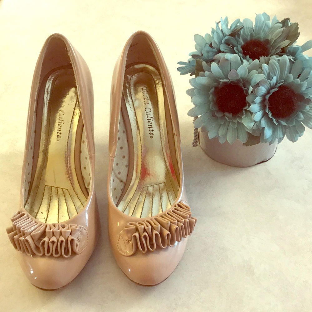 Tan Shiny Pump